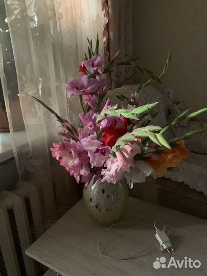 Гладиолусы букет