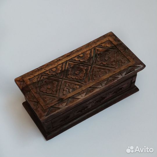 Шкатулка резная деревянная