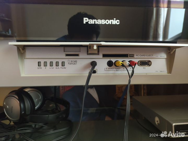 Телевизор Panasonic с тумбой