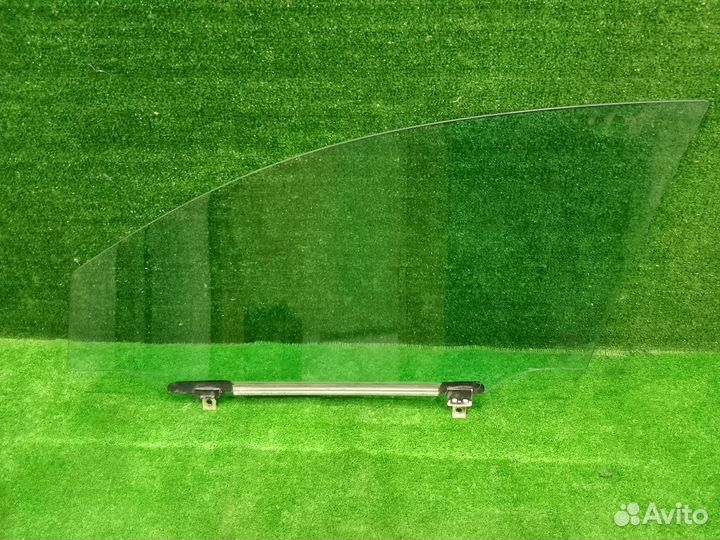 Стекло передней правой двери Toyota Avensis T250