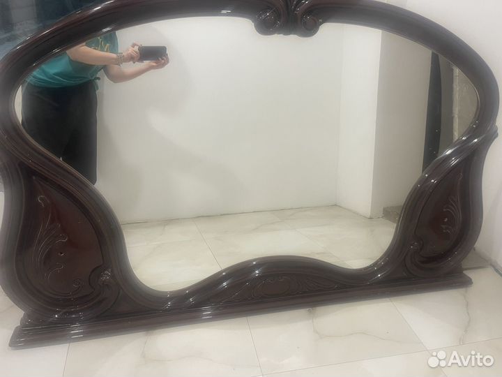 Настенное зеркало