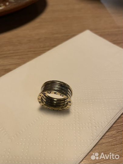 Золотое кольцо bvlgari