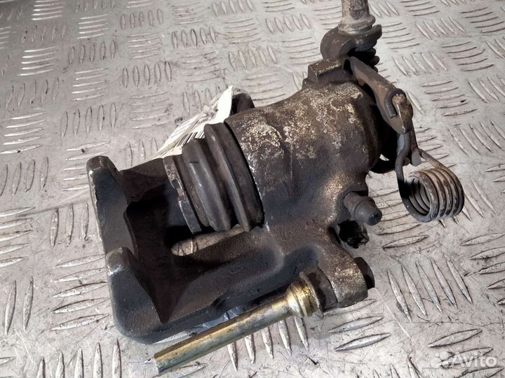 Суппорт задний левый Mitsubishi Carisma