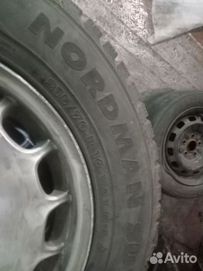 Резина зимняя 215/70R16на дисках Mersedes