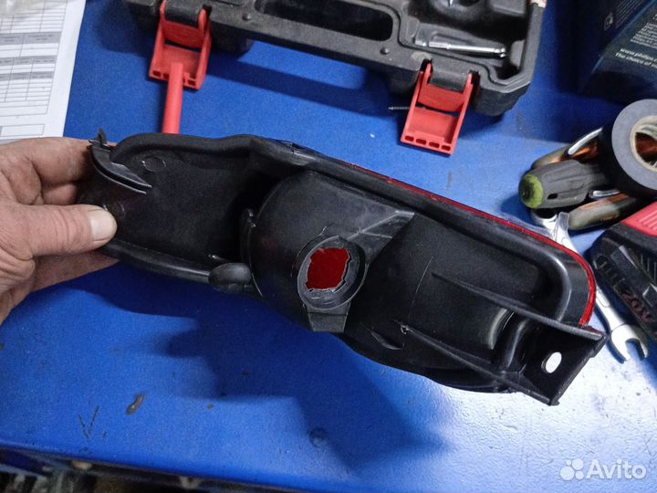 Фонарь задний правый Тойота harrier