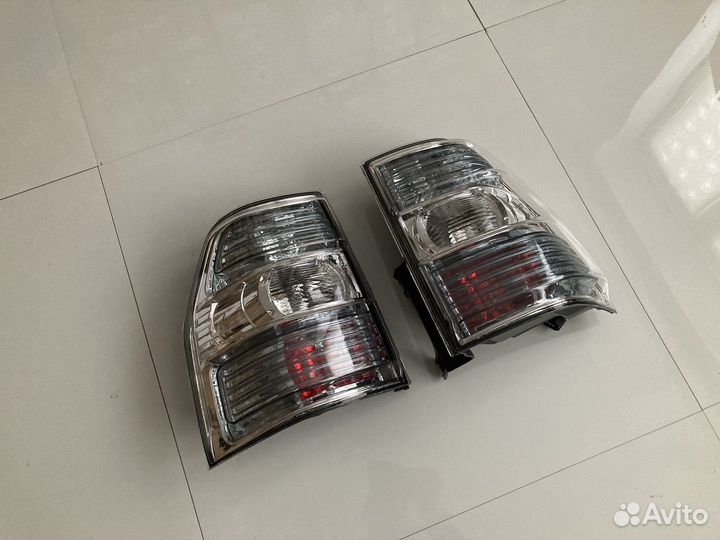 Фонарь задний (1шт) Mitsubishi Pajero IV