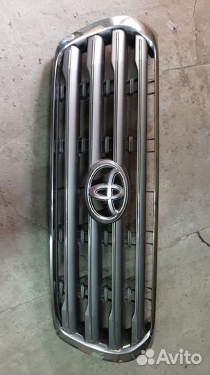 Решетка радиатора toyota land cruiser 200