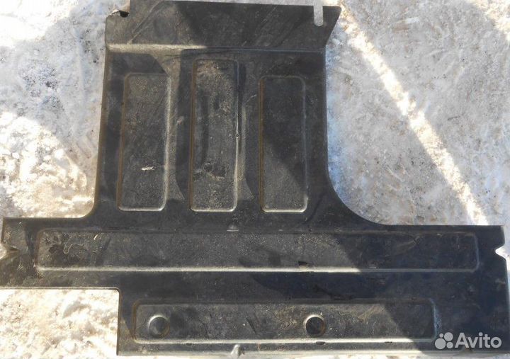 Defender 1983-07 нижняя защита двигателя krb000091