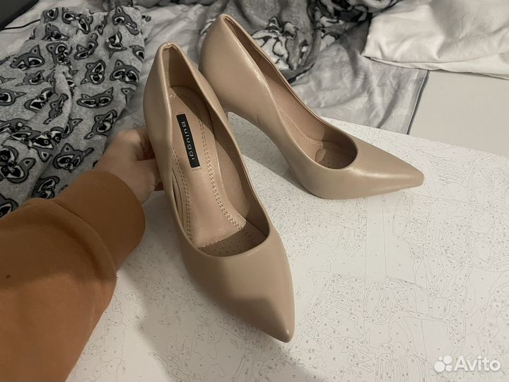 Шикарные туфли лодочки бежевые