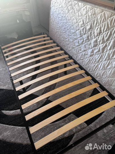 Кровать с матрасом (200х90)
