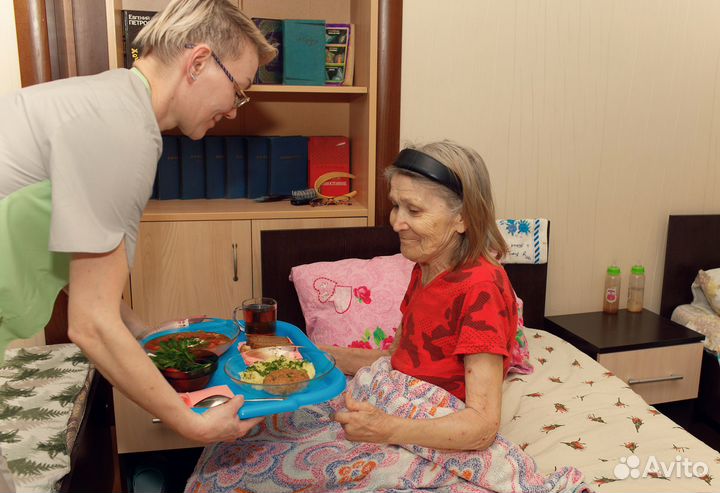Дом престарелых. Уход за пожилыми людьми. Сиделка