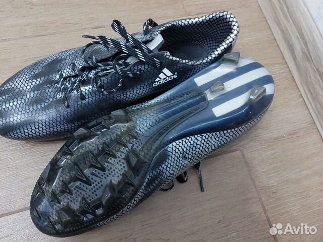 Футбольные бутсы adidas