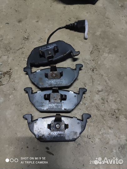 Тормозные колодки передние
