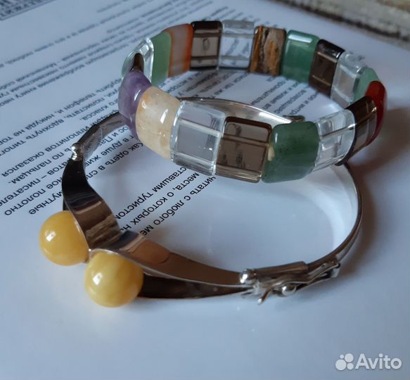 Серебряный браслет с янтарем и из самоцветов