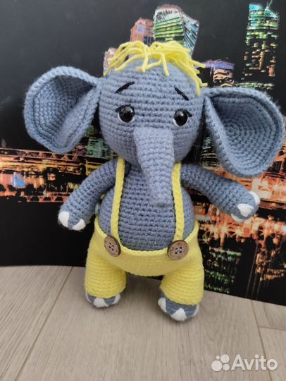 Вязаная игрушка слоненок