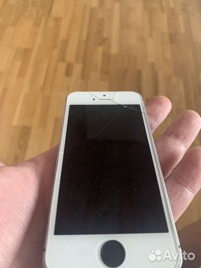 iPhone SE, 16 ГБ