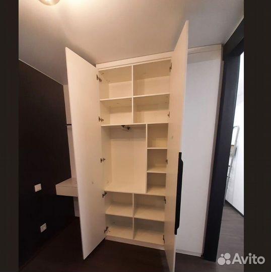 Шкаф в прихожую трехдверный