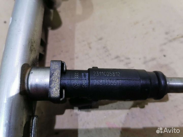 Рампа топливная с форсунками Audi, VW 2.0 ALT, VAG