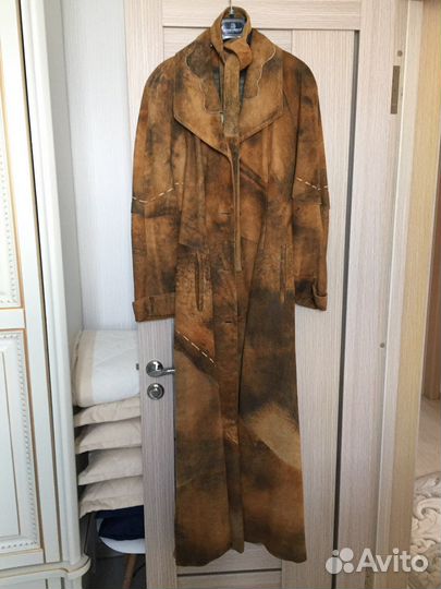 Кожаный плащ женский длинный