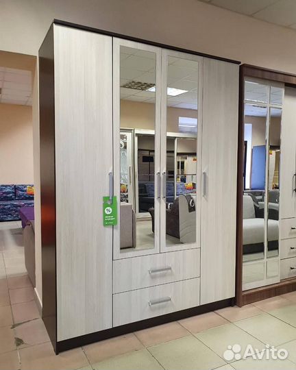 Шкаф четырехдверный 160 см распашной Новый