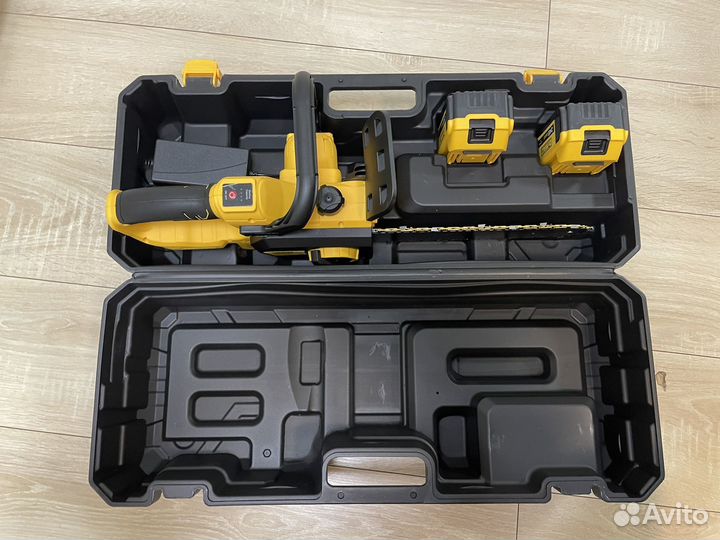 Пила акумуляторная Dewalt 24В