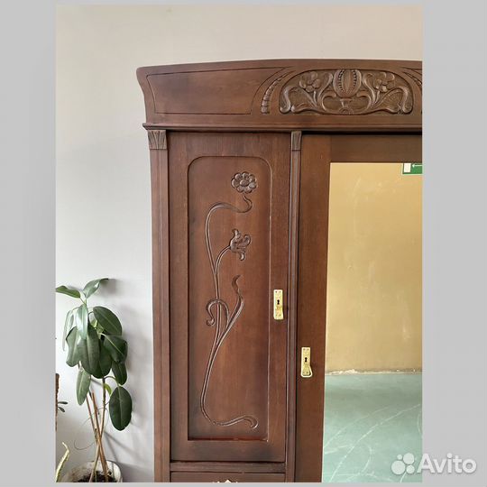 Шкаф старинный 0027