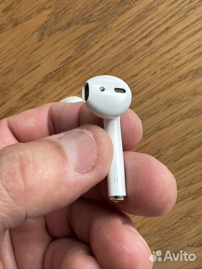 Беспроводные наушники apple airpods 1