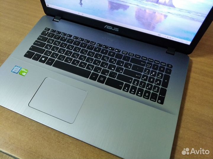 Игровой ноутбук Asus / 17 дюймов / geforce 2gb