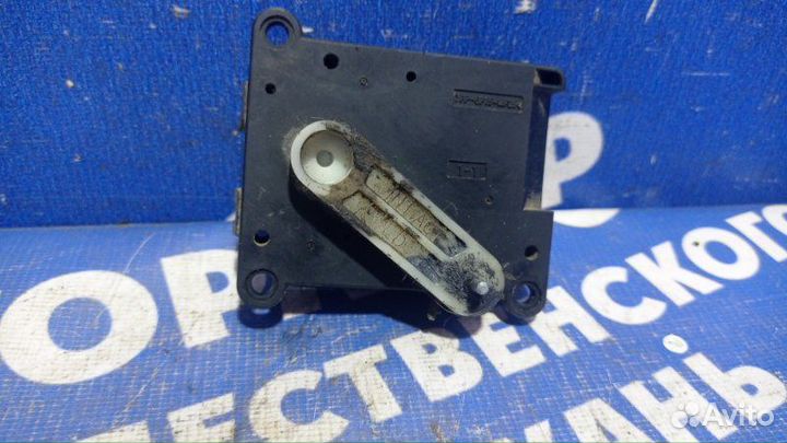 Моторчик заслонок отопителя Kia Cerato 1 седан