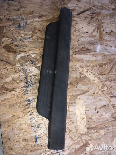 Накладка на порог передняя левая Toyota Vitz NCP10