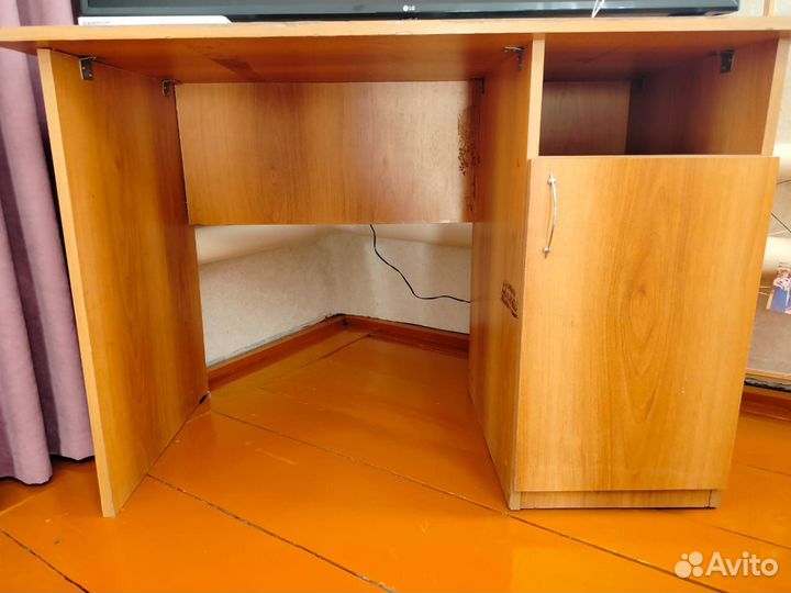 Продаётся письменный стол