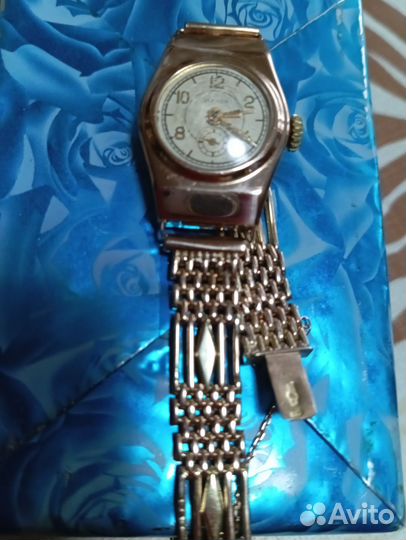 Золотые часы женские 585