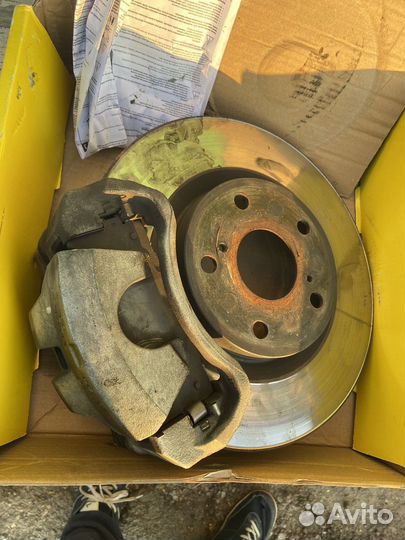 Передние тормоза camry 50 комплект