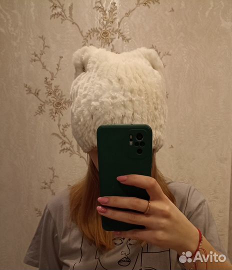 Шапка белая (кролик) и меховые варежки черные