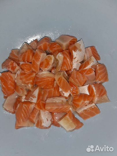 Брюшки семги,горячего копчения,соленые,свежие