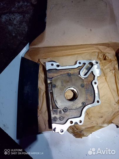 Насос масляный 036115105D