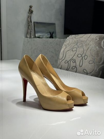 Туфли женские Christian Louboutin, размер 37,5