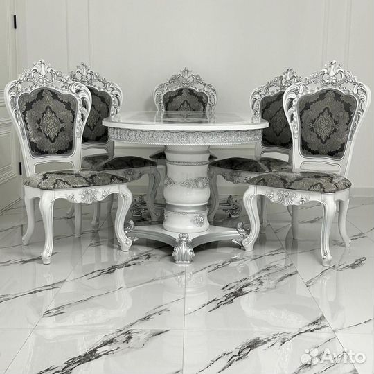 Стол и стулья в гостиную. В наличии