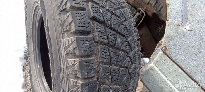 Bridgestone Blizzak DM-V2 285/75 R16