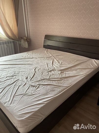 Кровать двухспальная с матрасом