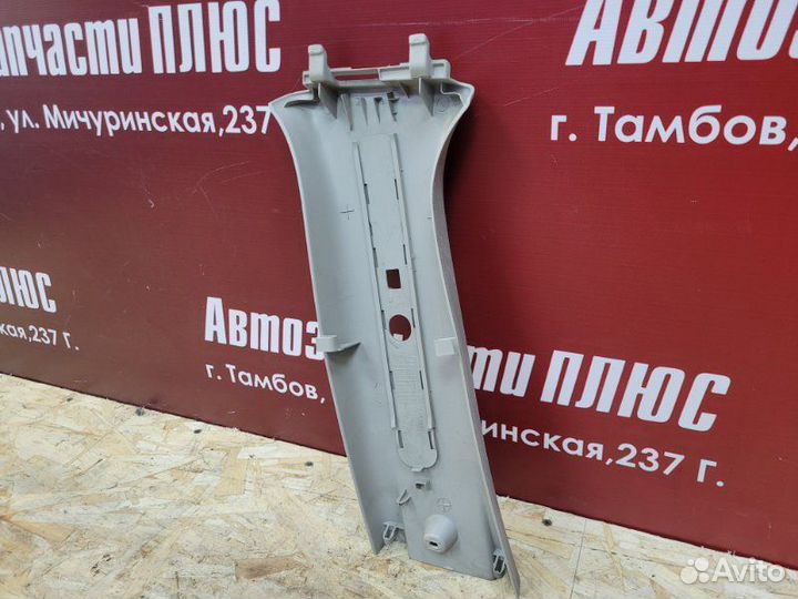 Обшивка средней стойки правая Renault Logan