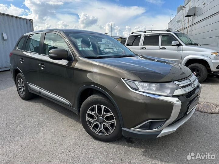 Mitsubishi Outlander 2.0 CVT, 2018, 239 100 км