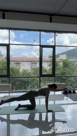 Тренер по фитнесу и растяжке