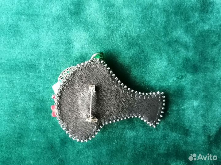 Брошь из бисера