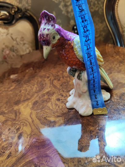 Статуэтка попугай фарфор