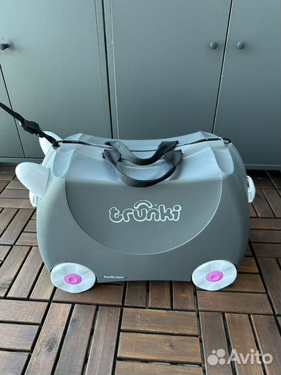 Детский чемодан каталка trunki