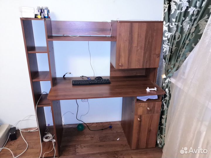 Письменный стол