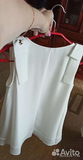 Блузки:нарядная белая с бантами р 44,46и цветком