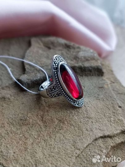Серьги и кольцо с гранатом