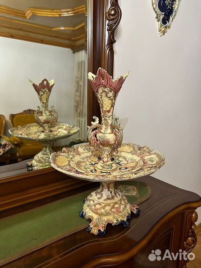 Ваза для фруктов на ножке